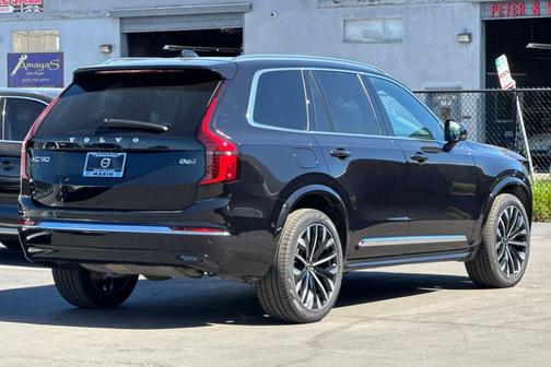 2025 Volvo XC90 B6 Plus 7-Seater