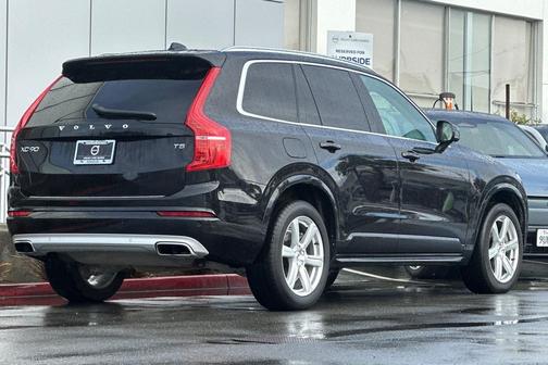 2021 Volvo XC90 T5 Momentum