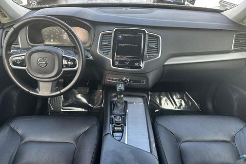 2021 Volvo XC90 T5 Momentum