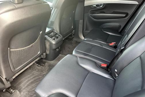 2021 Volvo XC90 T5 Momentum