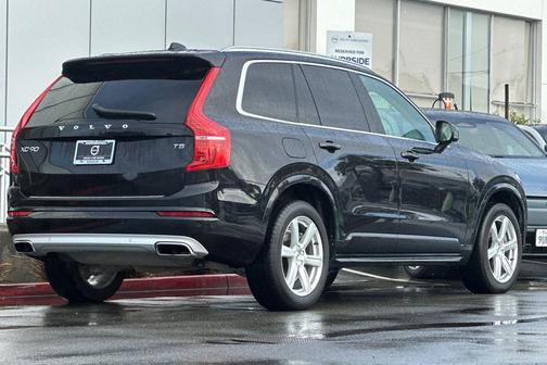 2021 Volvo XC90 T5 Momentum