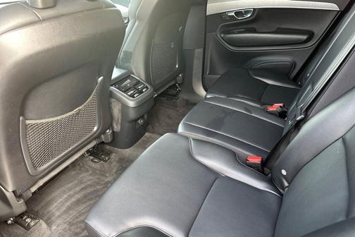 2021 Volvo XC90 T5 Momentum