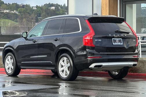 2021 Volvo XC90 T5 Momentum