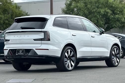 2025 Volvo EX90 Twin Motor Performance Plus