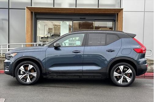 2022 Volvo XC40 Recharge Pure Electric P8 Twin Plus