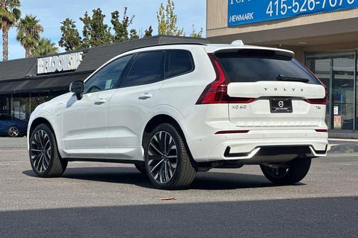 Col70700 2027 Volvo XC60 Plug-In Hybrid Ultra