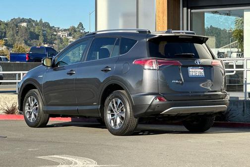 2017 Toyota RAV4 Hybrid SE