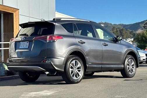 2017 Toyota RAV4 Hybrid SE