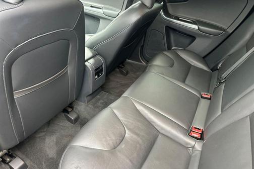 2016 Volvo XC60 T5 Platinum