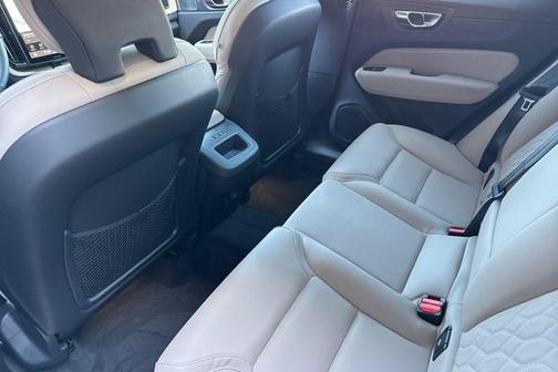 Crystal White Metallic 2026 Volvo XC60 B5 Plus