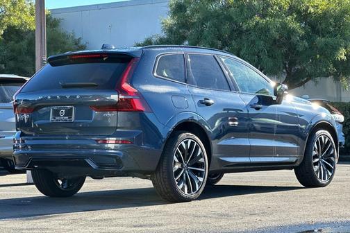 2026 Volvo XC60 B5 Ultra
