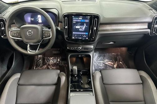 2025 Volvo EX40 Twin Motor Core