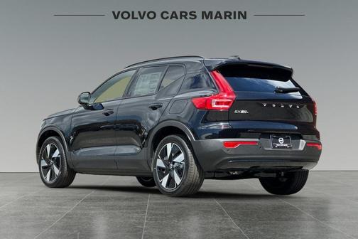 2025 Volvo EX40 Twin Motor Core