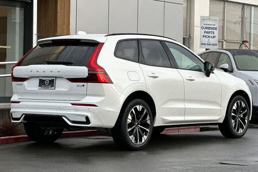 2026 Volvo XC60 B5 Plus