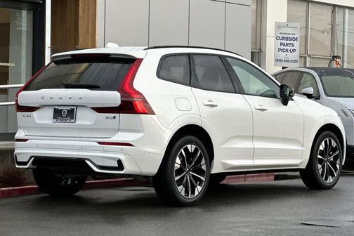 2026 Volvo XC60 B5 Plus