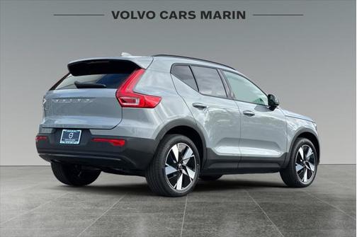 2025 Volvo EX40 Single Motor Extended Range Core