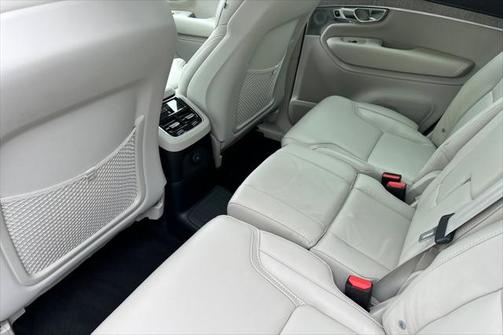 2023 Volvo XC90 Recharge Plug-In Hybrid T8 Ultimate Bright Theme 7-Seater