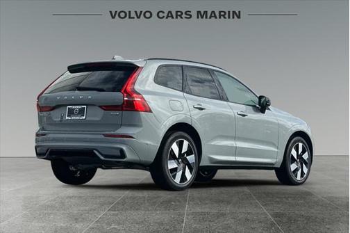2025 Volvo XC60 Plug-In Hybrid T8 Plus