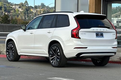 2026 Volvo XC90 B6 Ultra Dark Theme 7-Seater