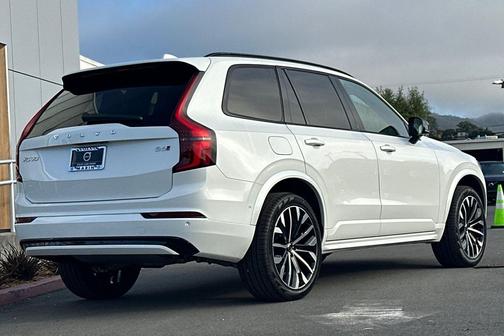2026 Volvo XC90 B6 Ultra Dark Theme 7-Seater
