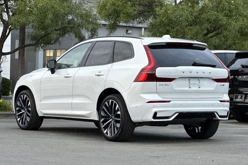2026 Volvo XC60 B5 Ultra