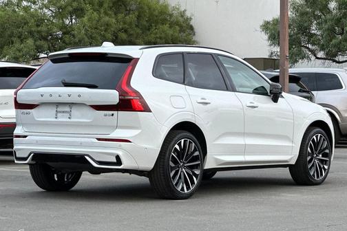 2026 Volvo XC60 B5 Ultra