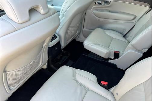 2022 Volvo XC90 Recharge Plug-In Hybrid T8 Inscription 6 Passenger