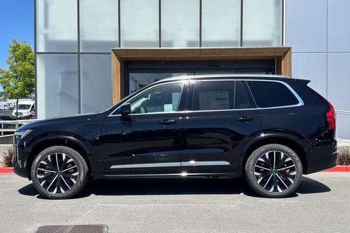 Onyx Black Metallic 2026 Volvo XC90 Plug-In Hybrid Plus, T8 AWD, Electric/Gasoline, Bright, 7 Seats