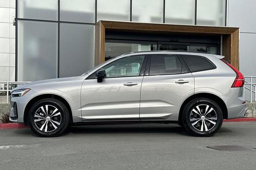 2024 Volvo XC60 B5 Core Dark Theme