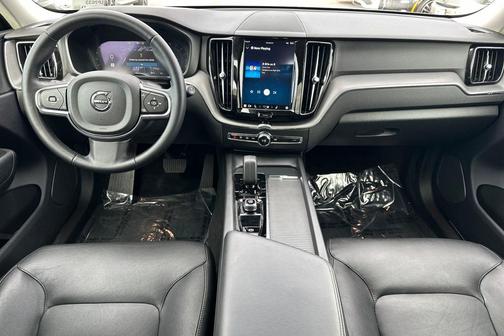 2024 Volvo XC60 B5 Core Dark Theme