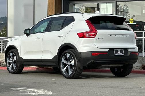 2026 Volvo XC40 B4 Plus