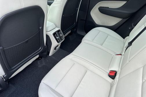 2026 Volvo XC40 B4 Plus