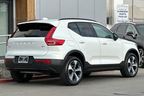2026 Volvo XC40 B4 Plus