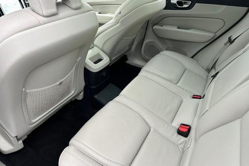 2020 Volvo XC90 Hybrid T8 Momentum 7 Passenger