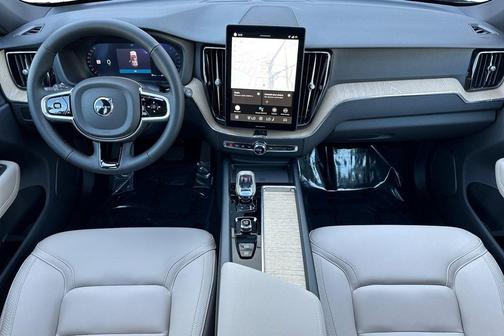 2026 Volvo XC60 B5 Plus