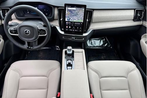 2025 Volvo XC90 B5 Core