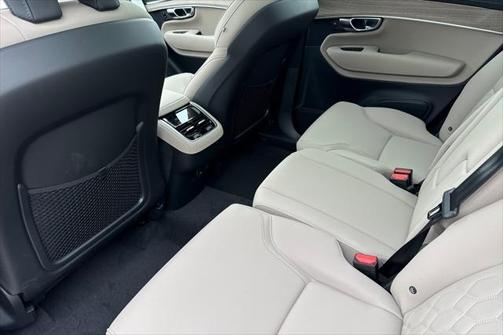 2025 Volvo XC90 B5 Core