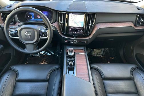 2023 Volvo XC60 Recharge Plug-In Hybrid T8 Ultimate Bright Theme