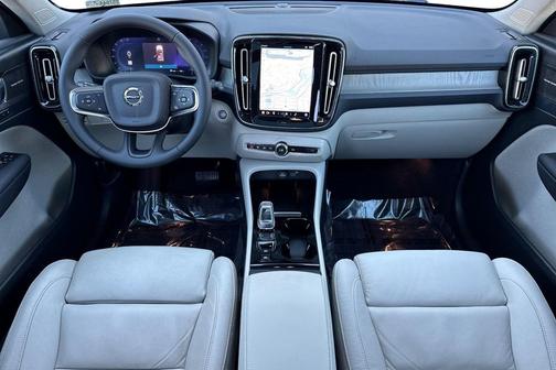 2023 Volvo XC40 B5 Plus Bright Theme