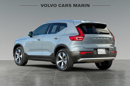 2023 Volvo XC40 B5 Plus Bright Theme