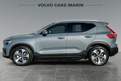 2023 Volvo XC40 B5 Plus Bright Theme