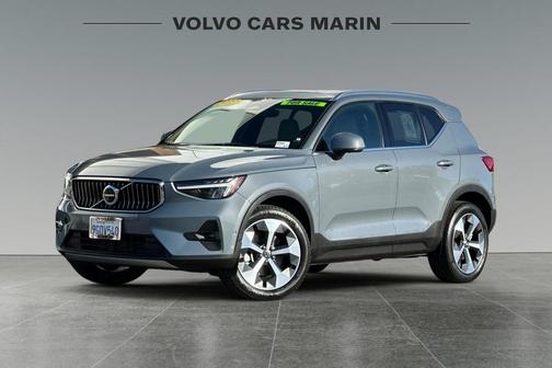 2023 Volvo XC40 B5 Plus Bright Theme