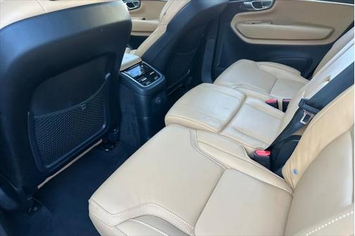 2024 Volvo XC90 Recharge Plug-In Hybrid T8 Ultimate Bright Theme 7-Seater