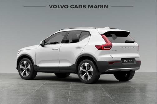 2025 Volvo XC40 B5 Plus Bright Theme