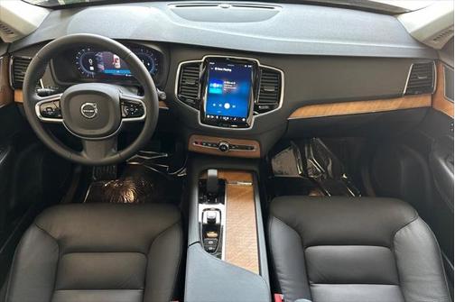 2024 Volvo XC90 B5 Plus Bright Theme