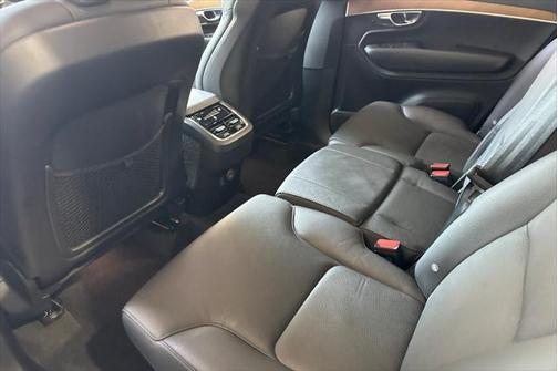 2024 Volvo XC90 B5 Plus Bright Theme