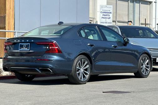 2021 Volvo S60 T5 Momentum