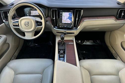 2021 Volvo S60 T5 Momentum