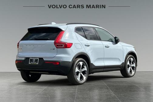 2026 Volvo XC40 B5 Plus