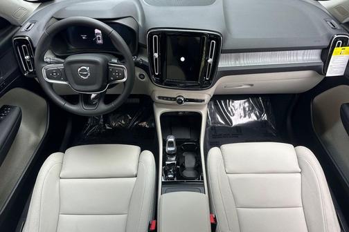 2026 Volvo XC40 B5 Plus